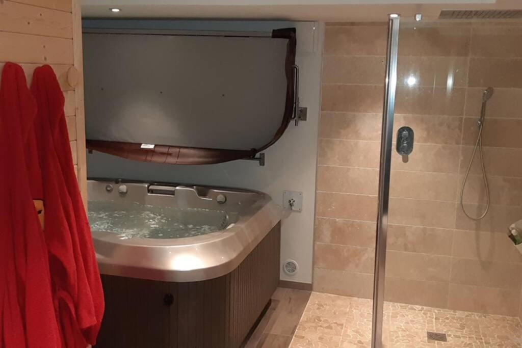 Les Spas Insolites - Le Spa Du Moulin سان جونيان المظهر الخارجي الصورة
